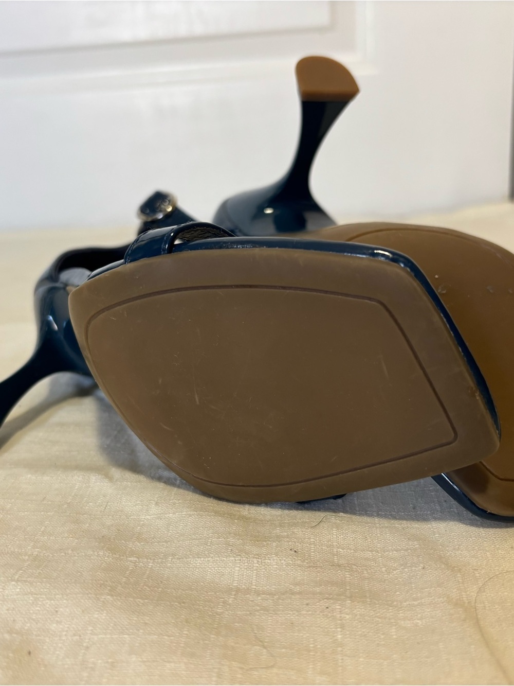 Marc Fisher Navy Patent Ankle Strap Heels Square Toe Flared Heel Size 6 - Picture 8 of 9